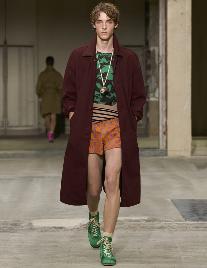 Botas de boxeo verdes con cordones blancos de Dries van Noten primavera 2026.