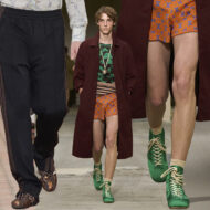 El ring salta a la calle: por qué esta primavera 2026 vas a querer unas botas de boxeo para ir a la última Modelos masculinos desfilando con zapatillas boxeo primavera 2026