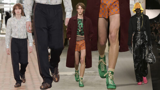 Modelos masculinos desfilando con zapatillas boxeo primavera 2026