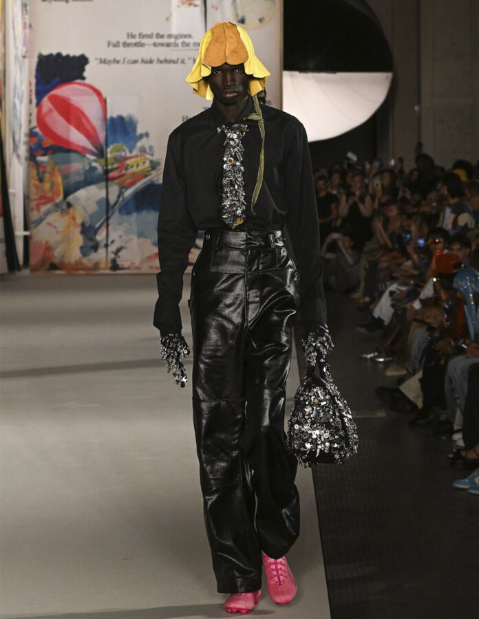 Calzado híbrido rosa con tacos y estilo boxeo de KidSuper.