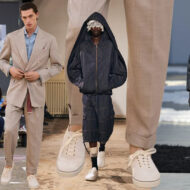 Estas son las zapatillas que serán tendencia esta primavera 2026 según las mejores firmas de moda masculina Collage modelos desfilando con zapatillas suela vulcanizada
