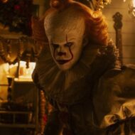 Lo que los fans de "IT" esperaban: los creadores de la serie rompen su silencio sobre el futuro de "Bienvenidos a Derry" Primer plano del payaso Pennywise en una escena de la serie It: bienvenidos a Derry en HBO Max.