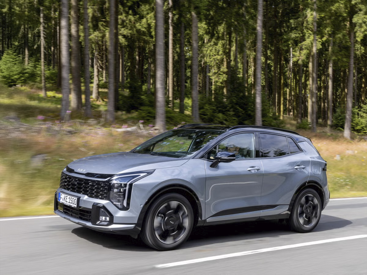 Kia Sportage gris azulado, uno de los mejores coches entre 25.000 y 35.000 euros que puedes comprar en 2026