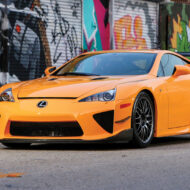De fracaso absoluto a objeto de deseo: el deportivo de Lexus que nadie quería y hoy vale una fortuna Lexus LFA naranja