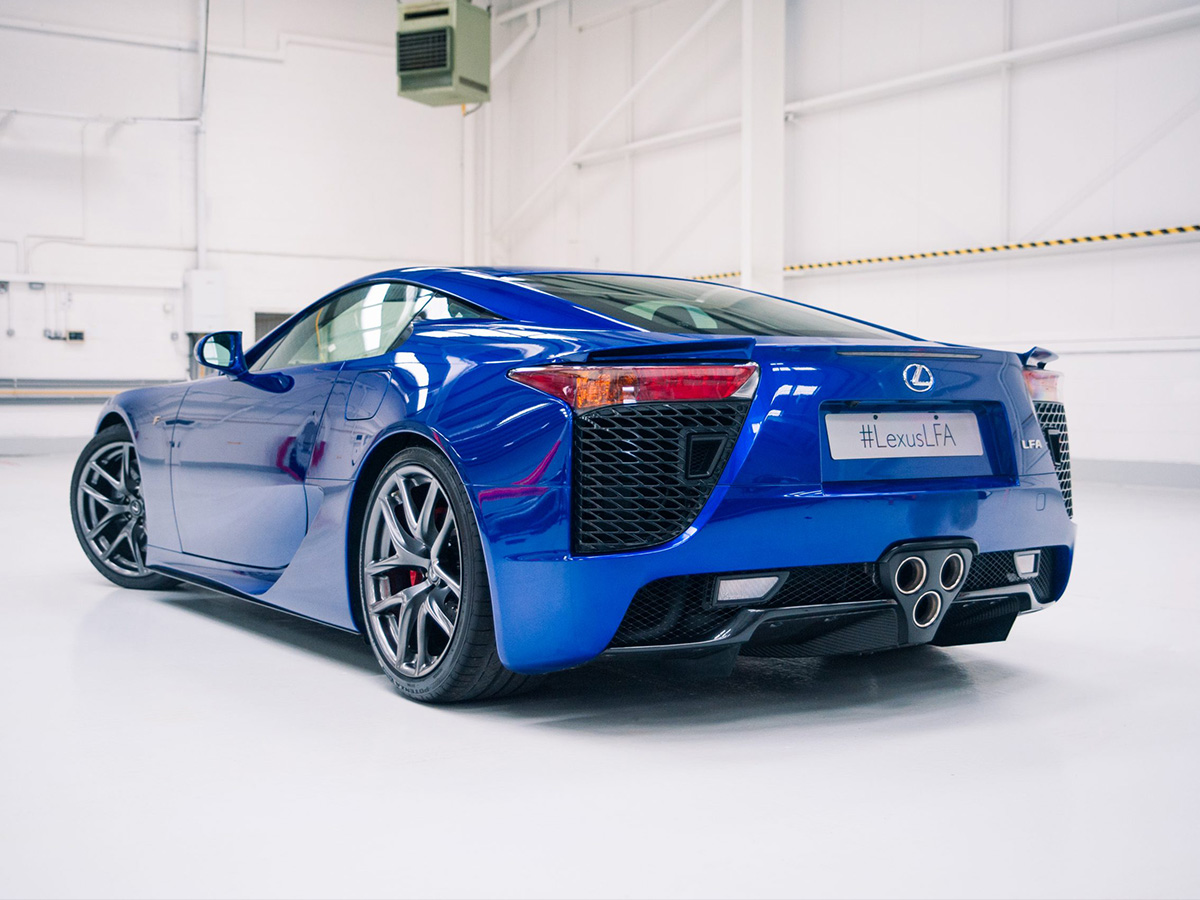 parte trasera del LFA AZUL