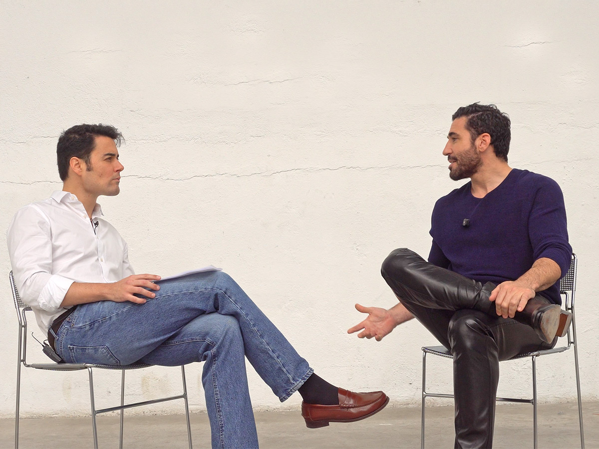 El periodista Mateo Carrasco López-Jurado entrevista al actor Miguel Ángel Silvestre