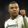 Kylian Mbappé con el puño cerrado y camiseta del Real Madrid