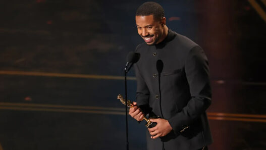 Michael B Jordan recogiendo el oscar 2026 a mejor Actor
