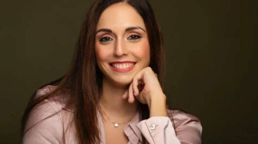 retrato de la psicóloga Paloma Rey para artículo sobre los hombres y sus emociones