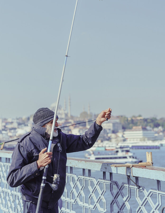Pescador en el Puente de Galata