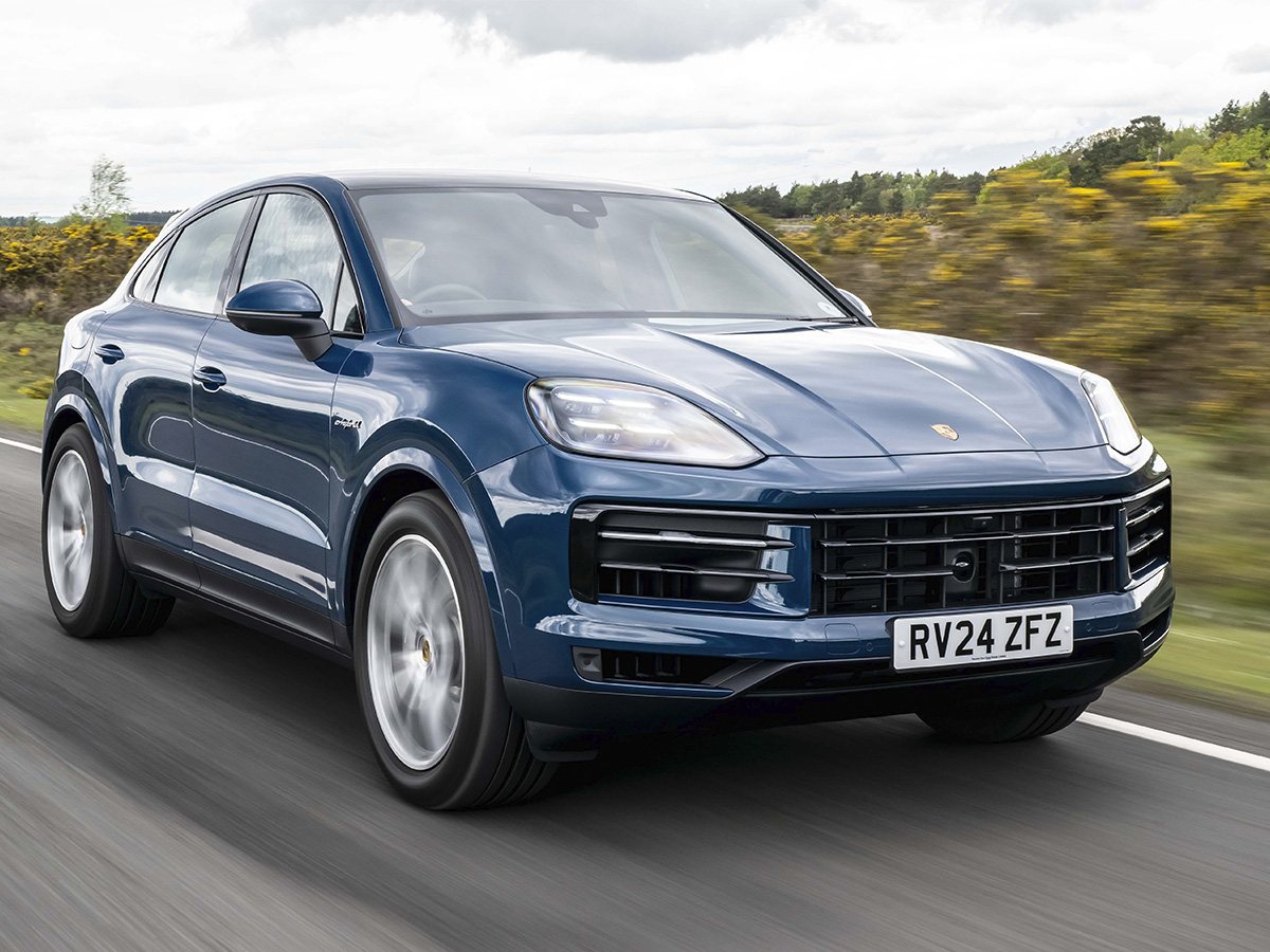 El Porsche Cayenne azul