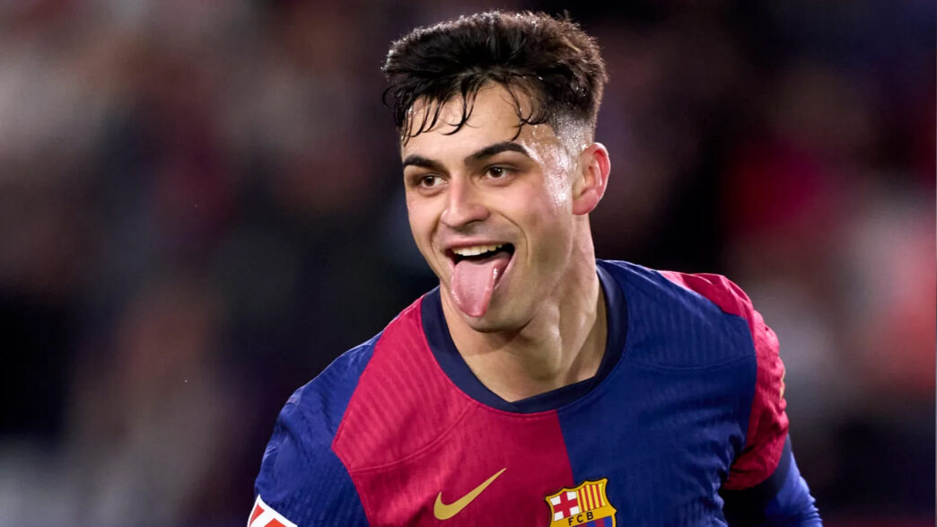 Pedri disputando un partido con el FC Barcelona