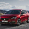 Seat León Rojo circulando por una carretera