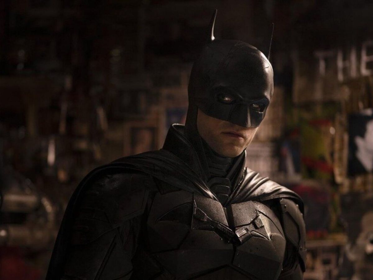 Robert Pattinson caracterizado de Batman en la película The Batman de Matt Reeves.