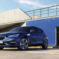 Los 5 mejores coches híbridos enchufables PHEV por menos de 40.000 euros nuevos que puedes comprar en 2026 Seat León PHEV azul