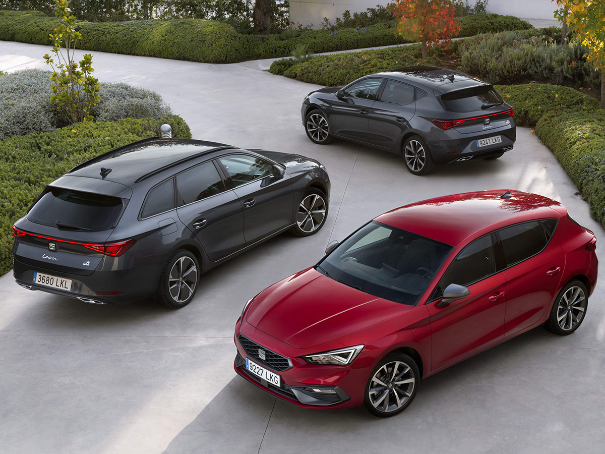 3 Seat Leon PHEV de color rojo y gris oscuro