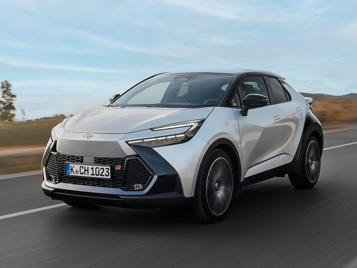 Toyota CH-R gris, uno de los mejores coches entre 25.000 y 35.000 euros que puedes comprar en 2026