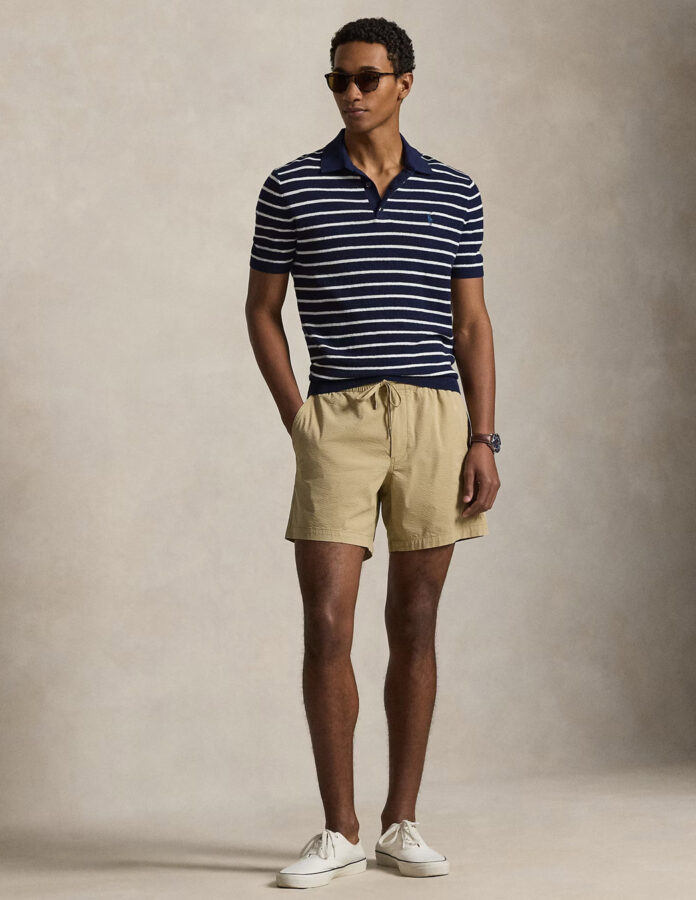 Cómo combinar el color beige en la ropa de hombre Combinar beige y azul