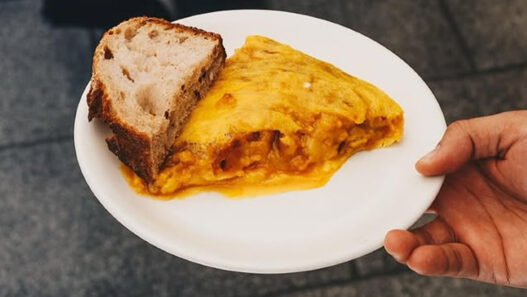 Pincho de tortilla del restaurante Cañadío de Madrid, una de las mejores tortillas de patata de la capital.
