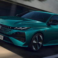 Los 10 mejores coches que puedes comprar entre 25.000 y 35.000 euros en 2026 Peugeot 308 verde, uno de los mejores coches que puedes comprar entre 25.000 y 30.000 euros