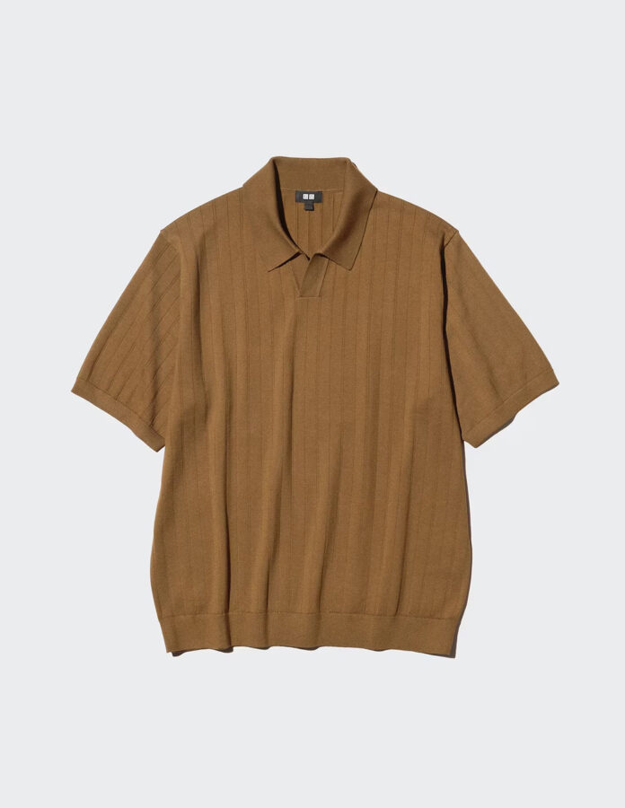 Polo de punto color camel de Uniqlo