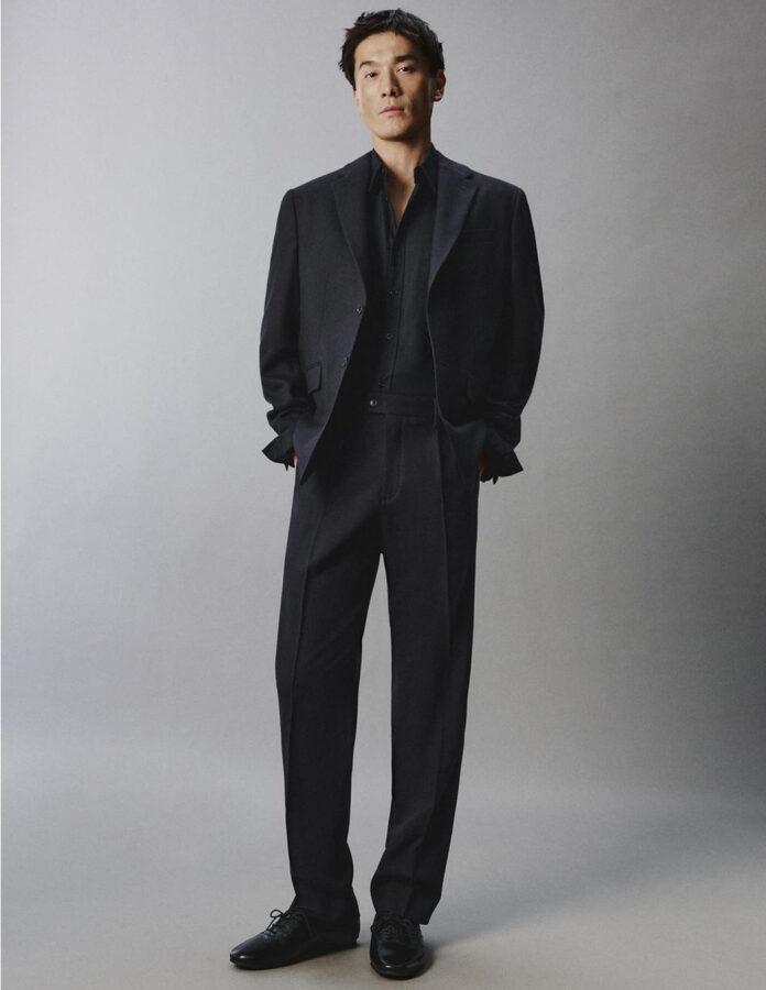 Traje básico azul marino oscuro de Zara