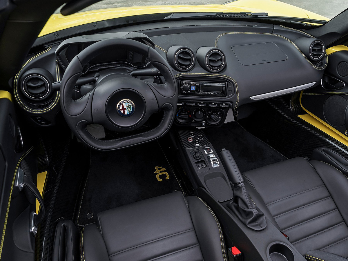 Alfa Romeo 4C interior