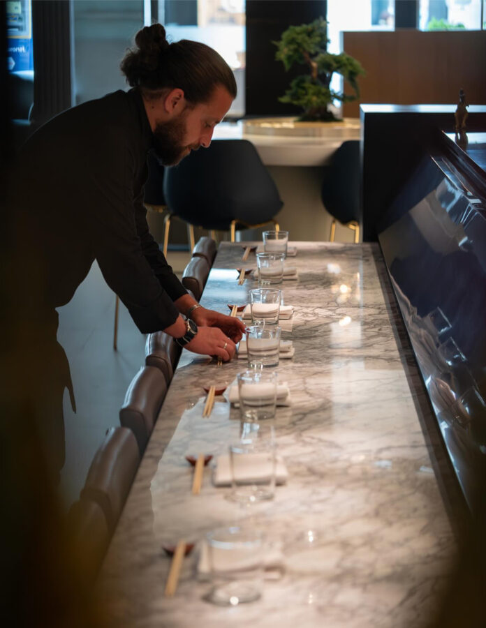 Kyoshi restaurante con barra de sushi en Madrid