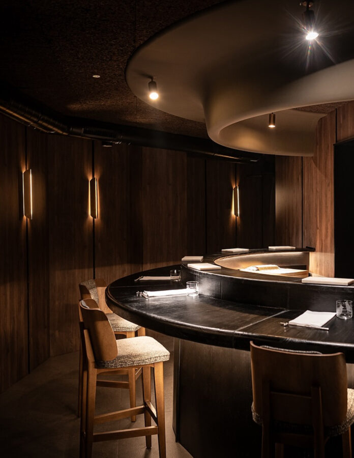 Toki restaurante con barra de sushi en Madrid