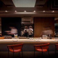 Estas son las 7 mejores barras de sushi que hay ahora mismo en Madrid Barra del restaurante Hugo Chan en Madrid