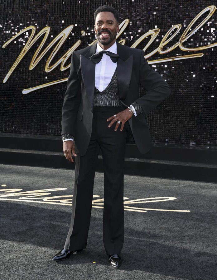 Colman Domingo con esmoquin negro y reloj OMEGA en la premier de Michael