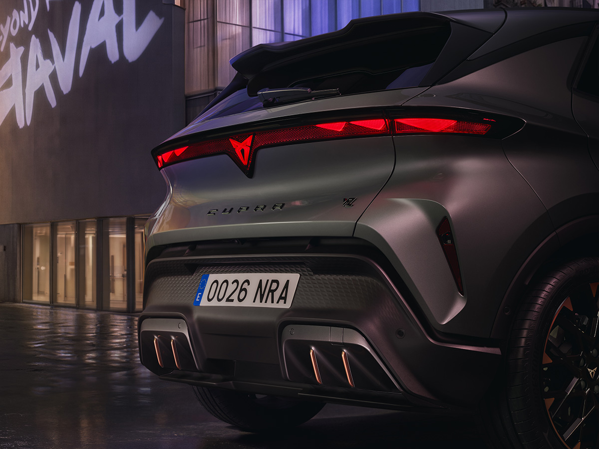 Cupra Raval vista trasera detalle faros