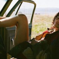 Euphoria regresa hoy con una tercera temporada y un elenco más adulto, al que veremos cada semana en un nuevo capítulo hasta finales de mayo Primeras imágenes de Zendaya en el tráiler de la temporada 3 de 'Euphoria' (HBO Max)