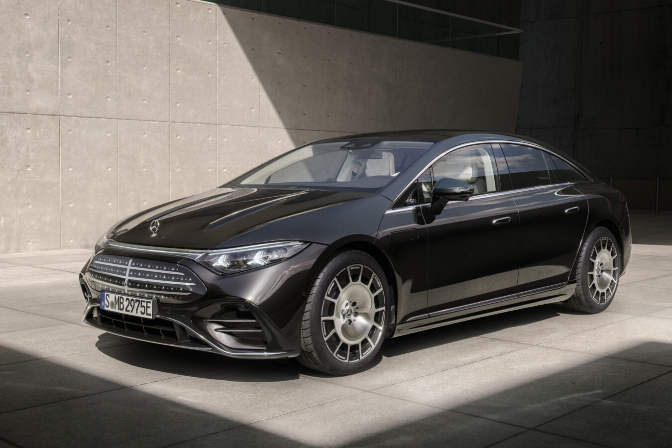 Diseño exterior del nuevo Mercedes EQS negro