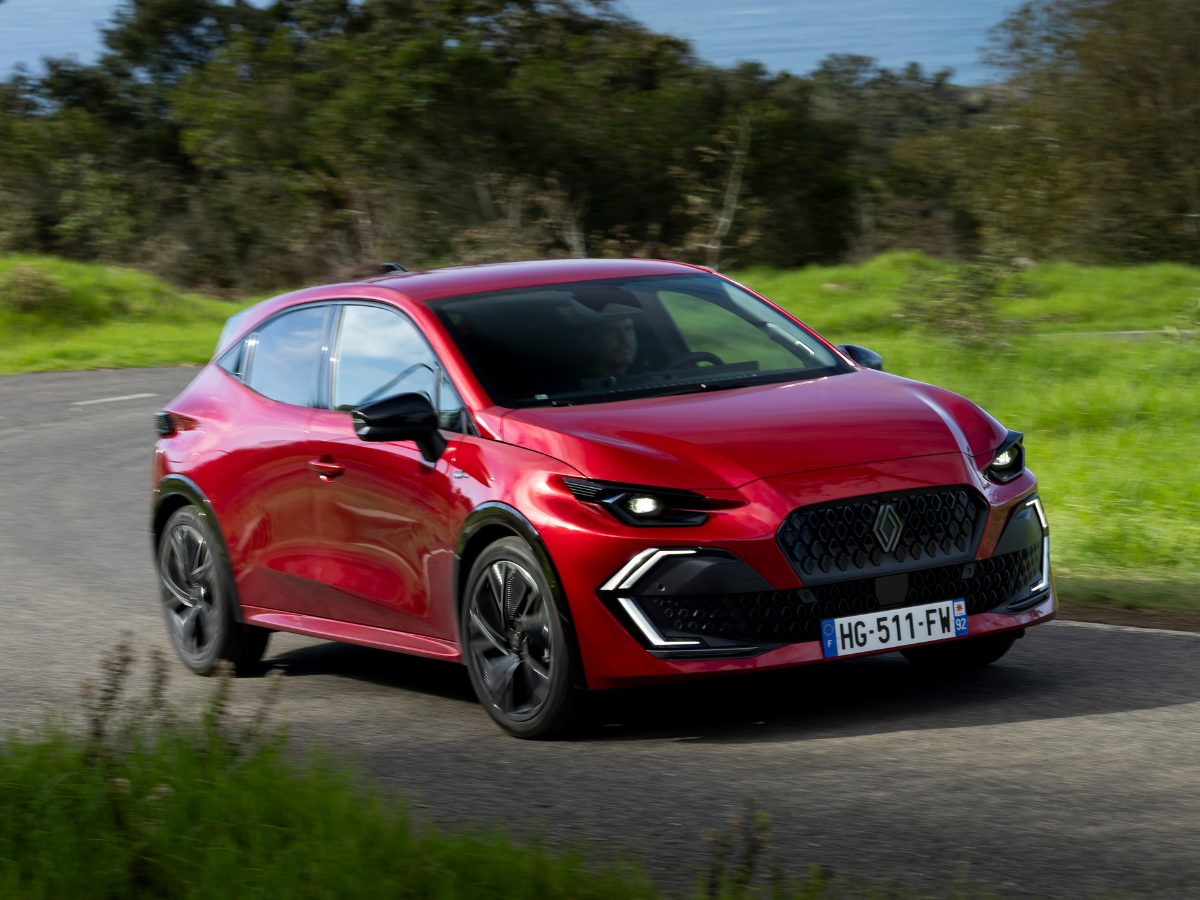 Frontal Renault Clio rojo 2026