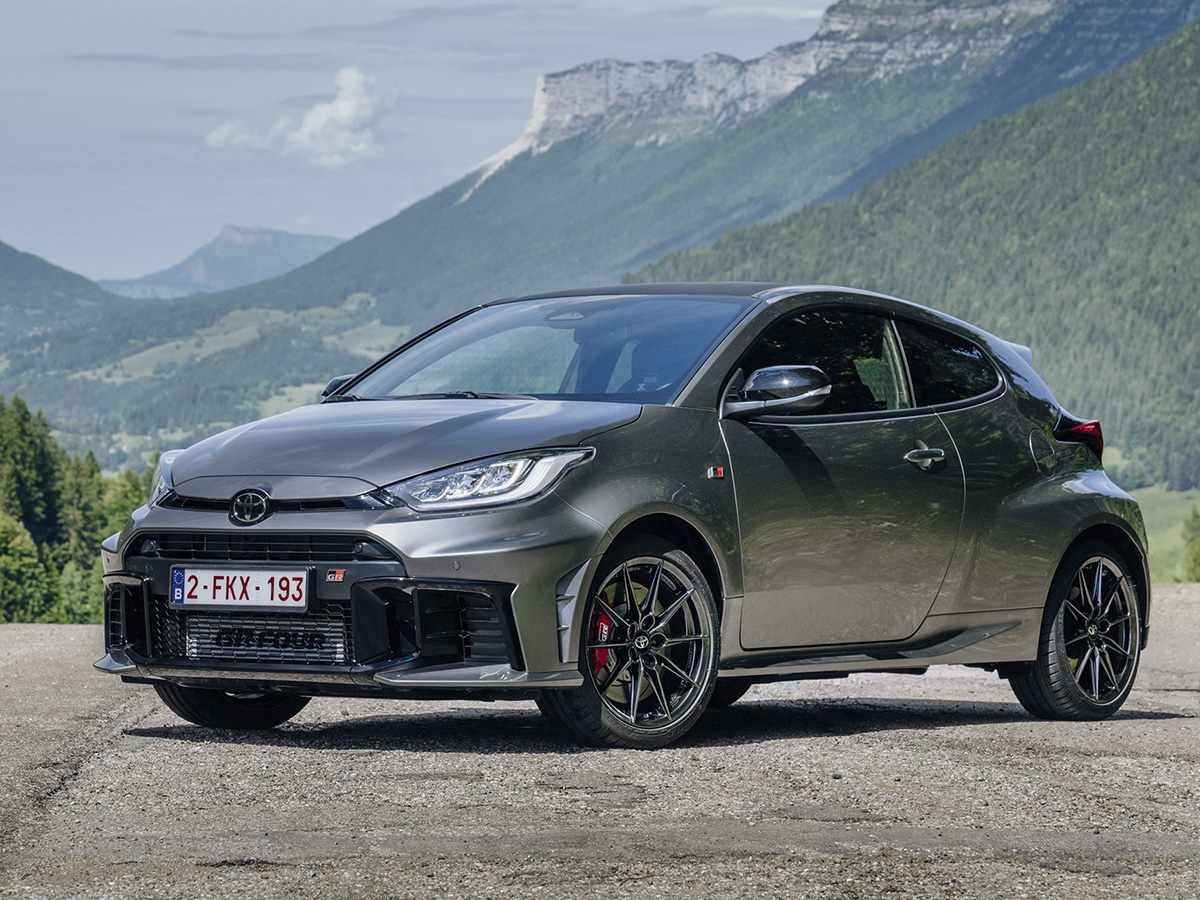 GR Yaris gris