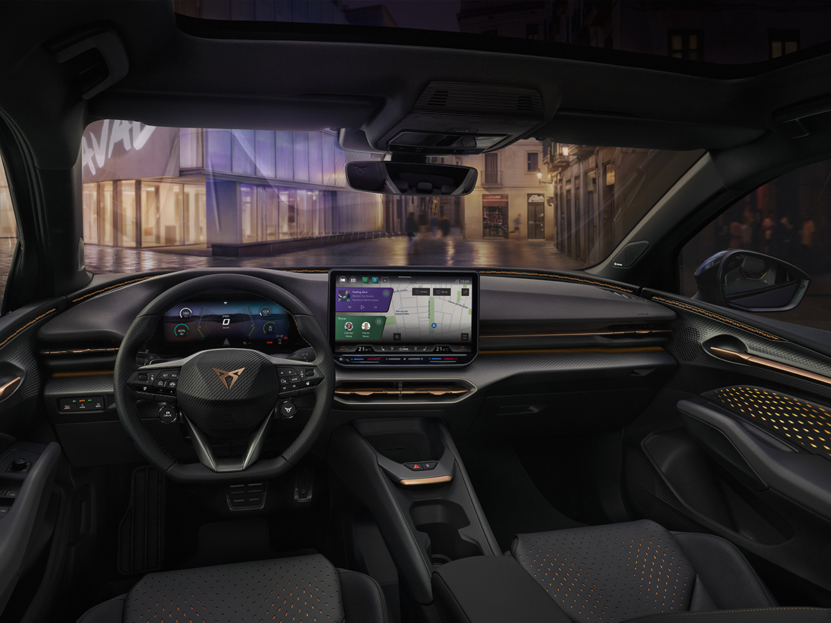 Interior Cupra Raval asiento del conductor volante