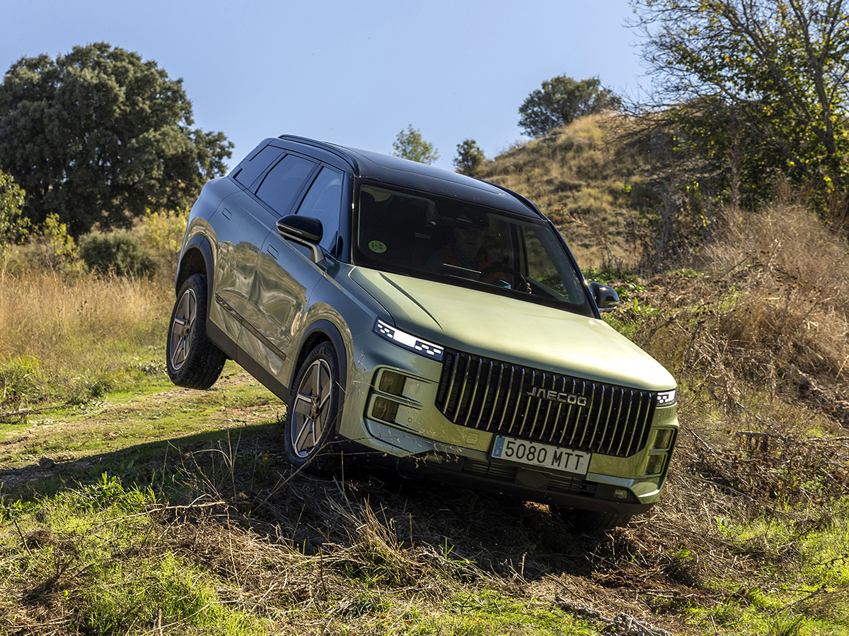 Jaecoo 7 verde en el campo