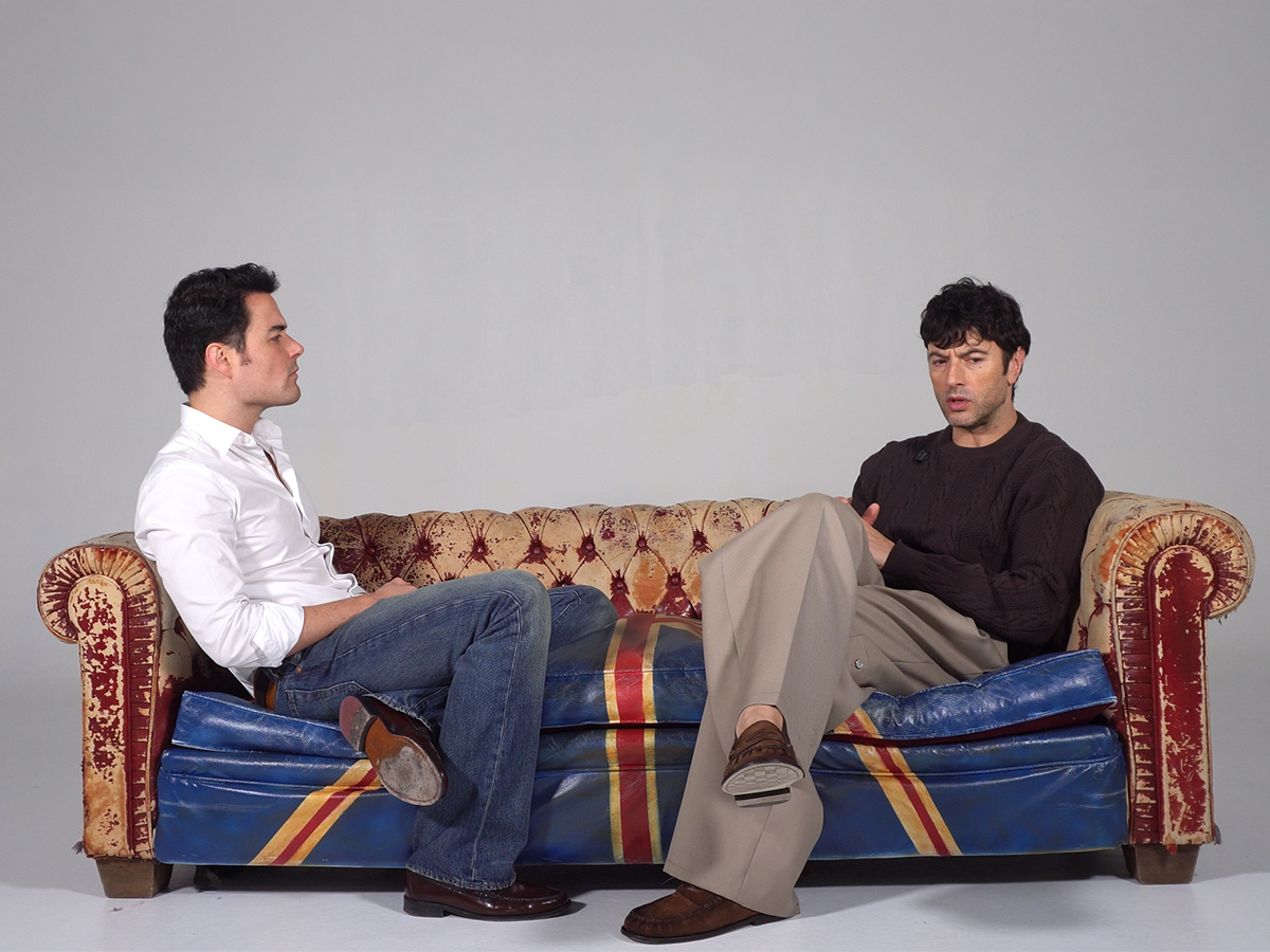 El periodista Mateo Carrasco López-Jurado entrevista al actor Javier Rey para Rísbel Magazine primavera 2026