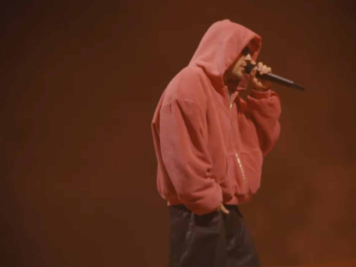 Justin Bieber cantando durante su actuación en el festival de Coachella 2026