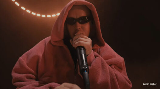 Justin Bieber cantando en Coachella 2026