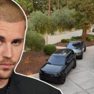 Así es la colección de coches de Justin Bieber: desde un Tesla hasta una furgoneta VIP de máximo lujo Justin Bieber en primer plano y una foto de sus coches en segundo plano