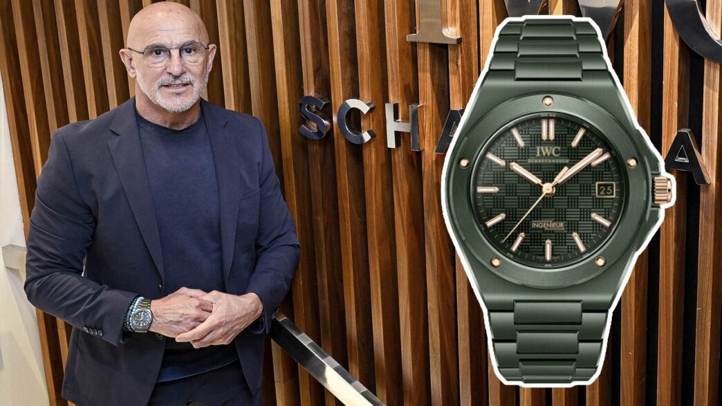 Luis de la Fuente en la boutique de IWC Schaffhausen en Madrid junto al reloj Ingenieur Automático 42 de cerámica verde oliva oscuro