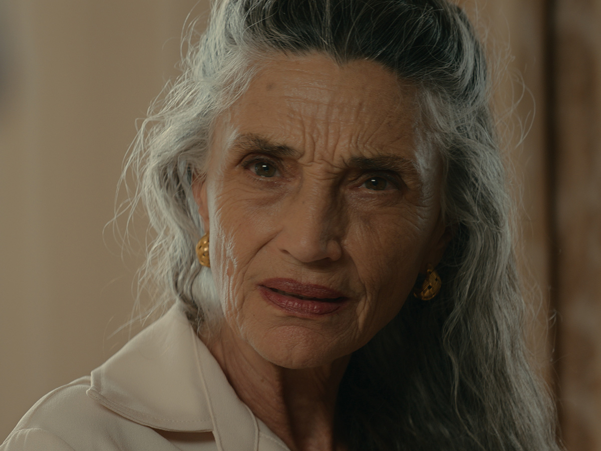 ngela Molina en un primer plano de la serie El Homenaje de SkyShowtime