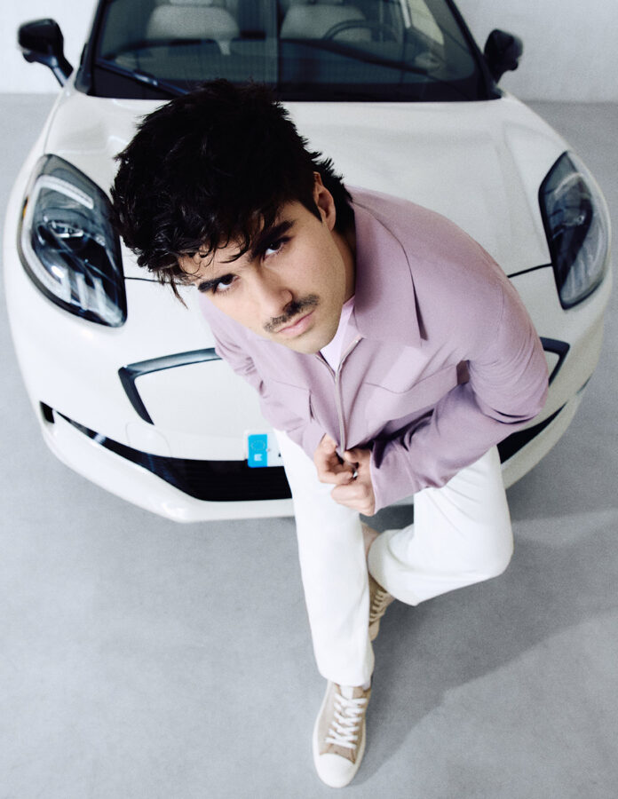 Martin Urrutia Shooting Rísbel Magazine promo la Insolación