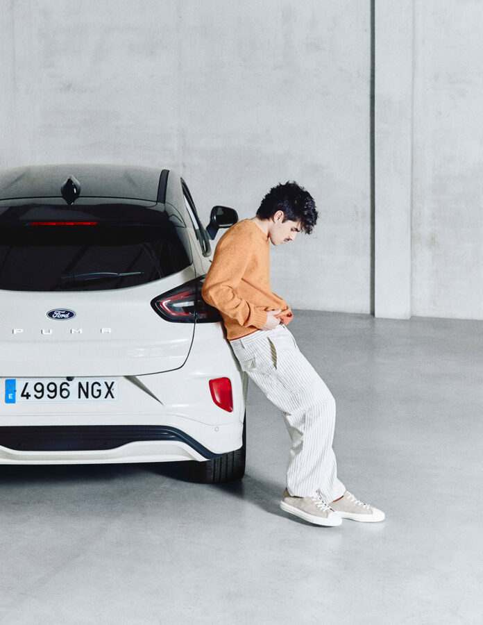 Martin Urrutia Shooting Rísbel Magazine promo la Insolación