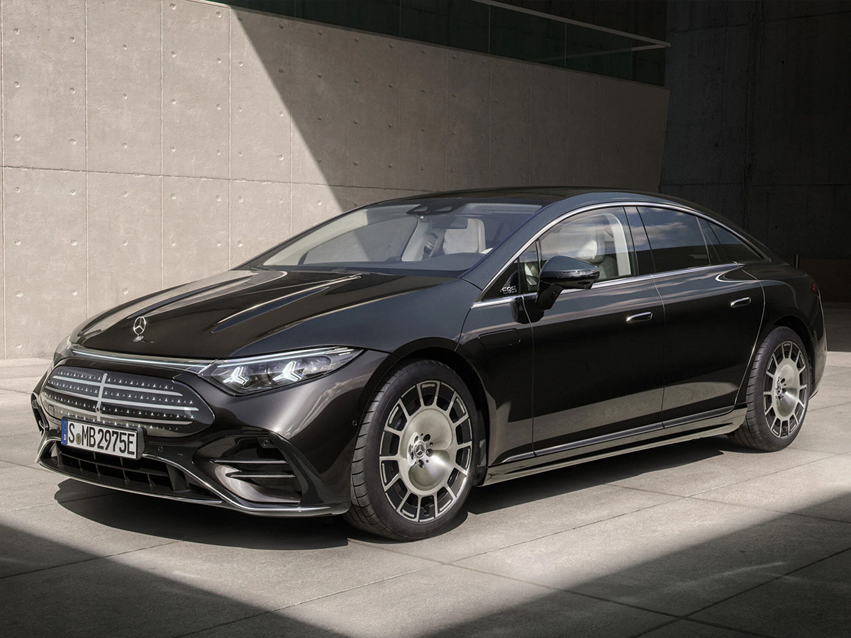 Mercedes EQS negro