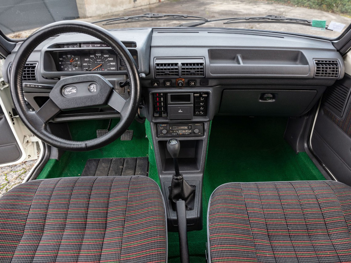 Peugeot 205 Lacoste original Interior