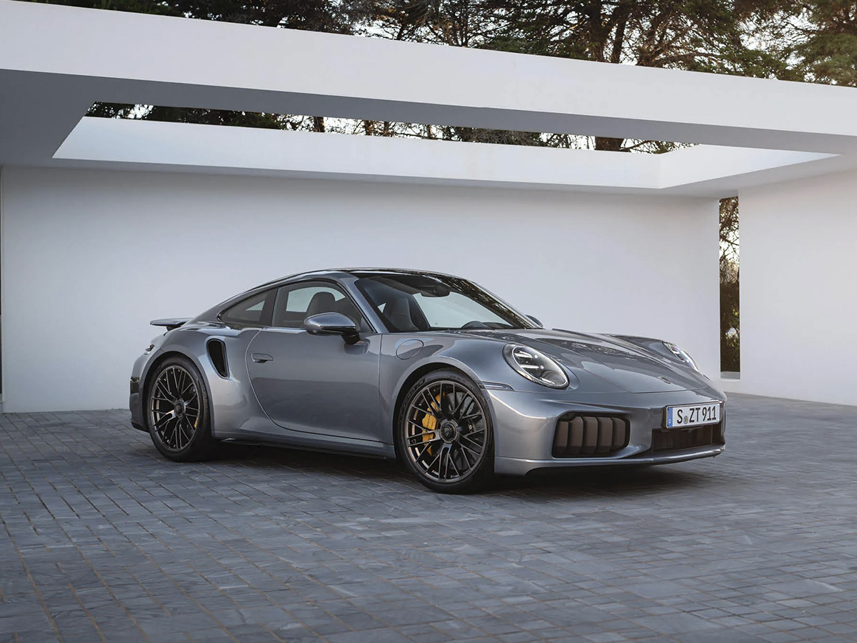 Porsche 911 Turbo S gris del piloto Marc Márquez