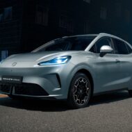 Es chino, mide 4,39 metros y tiene 418 km de autonomía: el eléctrico familiar más barato del mercado se queda en 16.790 € MG4 Urban 2026 gris